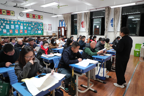 携手深耕关键期 共育赋能成长路 —— 育秀中学召开2025学年第一学期各年级家长会 携手深耕关键期 共育赋能成长路 —— 育秀中学召开2025学年第一学期各年级家长会