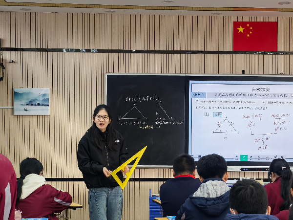 共研直角三角形单元,同促教学能力提升 ——张忠华·张炜名教师工作室活动 共研直角三角形单元,同促教学能力提升 ——张忠华·张炜名教师工作室活动